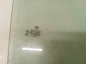 Vitre de porte avant - 43R001025
