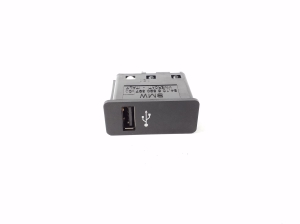 USB-Anschluss - 6820397