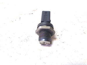 Mercedes Benz E-Class W211 (2002–2009) Kraftstoffhochdrucksensor A0061533328 - 2
