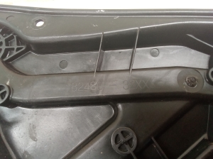Hyundai i40 (2011–2026) Priekšējo durvju logu pacēlājs 824803ZXXX - 3