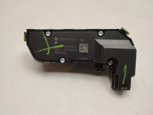 Mercedes Benz EQC N293 (2019–2026) Heated seat switch A2059053218 - 3