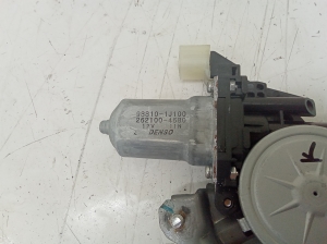 Hyundai i20 (2008–2014) Priekšējo durvju logu pacēlājs 988101J100 - 3