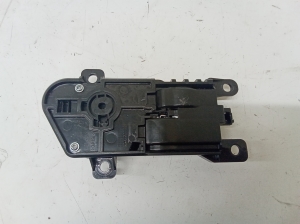 Hyundai Santa Fe (2012–2018) Rear side door interior handle 826102W000 - 2