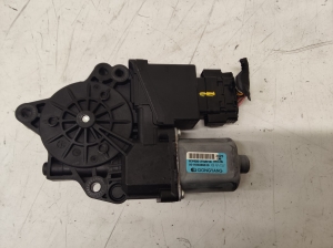 Hyundai Santa Fe (2012–2018) Hinterer Seitentür-Fensterhebermotor 834502W010 - 3
