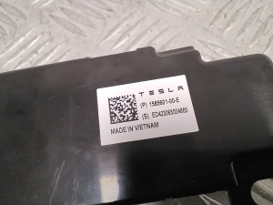 Tesla Model Y Y (2020–2026) Antenna amplifier 158560100E - 3