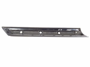 Windshield pillar outer molding - 7390104