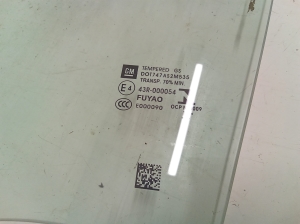 Opel Astra K (2015–2021) Rear side door glass 43R000054 - 2