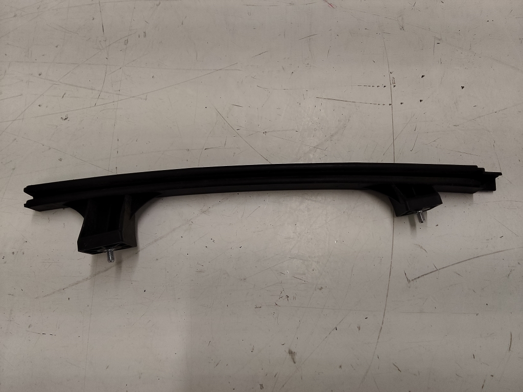 Hyundai ix35 (2009–2015) Sonstiges Teil der hinteren Seitentür 835602S000 Hyundai ix35 (2009–2015) Sonstiges Teil der hinteren Seitentür 835602S000