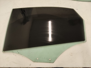 Rear side door glass - 43R001582