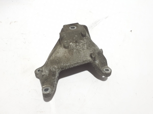 Engine bracket - 6884474