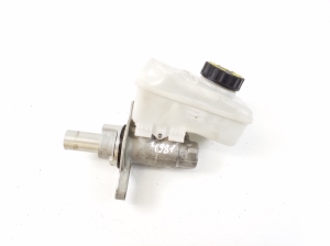   Brake master cylinder  - 6868997 