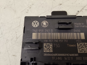 Skoda Yeti (2009–2017) Front door control unit 7N0959792D - 3