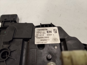 Opel Meriva (2010–2017) Front door lock 13258279 - 2