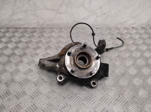   Front wheel hub  -  