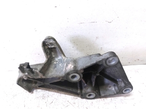 Engine bracket - 22116776529