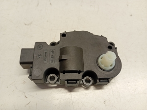 AUDI A4 B8 (2007–2016) Salongi soojenduse klapi mootor 412650750 - 4