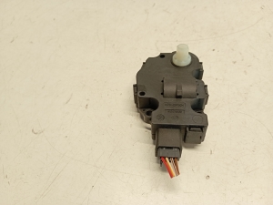 AUDI A4 B8 (2007–2016) Salongi soojenduse klapi mootor 412650750 - 3