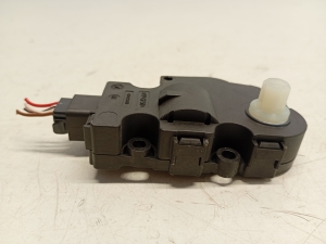 AUDI A4 B8 (2007–2016) Salongi soojenduse klapi mootor 412650750 - 2
