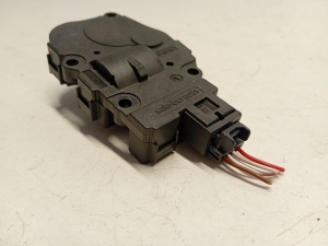 AUDI A4 B8 (2007–2016) Salongi soojenduse klapi mootor 412650750 - 3