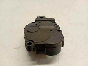 AUDI A4 B8 (2007–2016) Salongi soojenduse klapi mootor 412650750 - 5