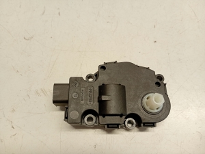 AUDI A4 B8 (2007–2016) Salongi soojenduse klapi mootor 412650750 - 3