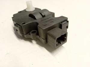 AUDI A4 B8 (2007–2016) Salongi soojenduse klapi mootor 412650750 - 4