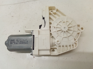Rear side door window regulator motor - 8K0959802