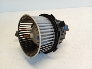 AUDI A4 B8 (2007–2016) Heater blower motor X6813005 - 2