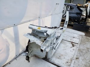 VOLVO XC40 (2017–2026) Sill and center pillar - 2