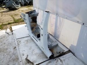 VOLVO XC40 (2017–2026) Sill and center pillar - 3