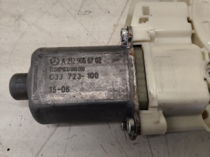 Mercedes Benz E-Class W212 (2009–2015) Front door window regulator motor A2129066702 - 2