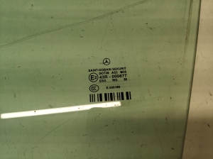 Mercedes Benz E-Class W212 (2009–2015) Esiukse klaas 43R000677 - 2
