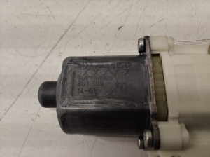 Rear side door window regulator motor - A2048200542