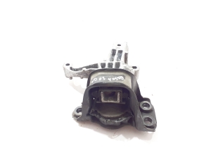 Engine mount - 112320940R