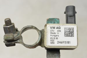 Volkswagen Amarok I (2010–2022) Miinusjuhtme klemm 2H6915181 - 2