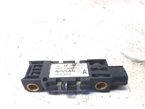 Airbag sensor - 98830AV600
