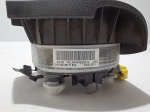 Volkswagen Amarok I (2010–2022) Stūres drošības spilvens 2H0880201H - 3