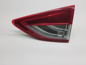 Tail light on trunk lid - CV4413A602BF