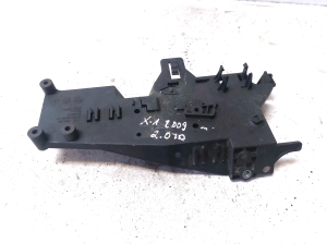 BMW X1 E84 (2009–2015) Cita detaļa zem motora pārsega 13627810180 - 2