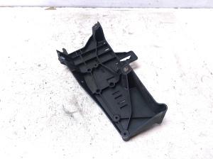 BMW X1 E84 (2009–2015) Cita detaļa zem motora pārsega 13627810180 - 3