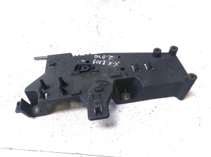 Other part under the hood - 13627810180