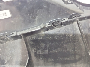 Front bumper lower grille - 4M8853257C