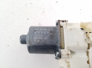 Mercedes Benz A-Class 176 (2012–2018) Front door window regulator motor A2469065200 - 3