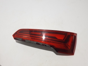 Tail light on trunk lid - 80A945076B