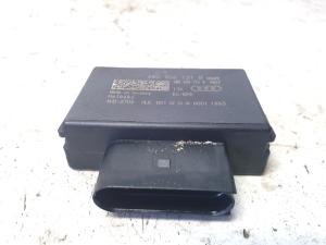 AUDI A4 B9 (2015–2026) Fuel pump control module 8W0906121 - 3