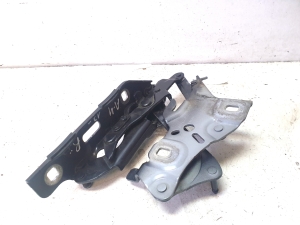 AUDI A4 B9 (2015–2026) Scharnier Motorhaube 8W0823302E - 4