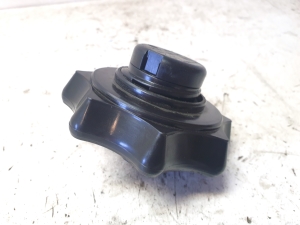 AUDI A4 B9 (2015–2026) Varuratta kinnitus 8W0803899 - 3