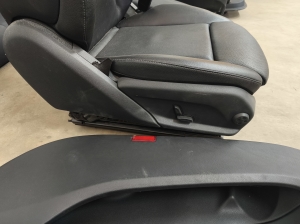 Mercedes Benz C-Class 205 (2014–2021) Salons un tā detaļas - 2