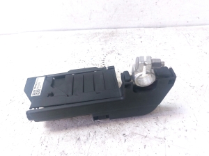AUDI A4 B9 (2015–2026) Plussjuhtme klemm 8W0915459E - 2