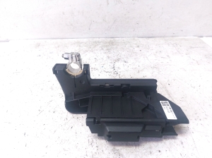 AUDI A4 B9 (2015–2026) Plussjuhtme klemm 8W0915459E - 3